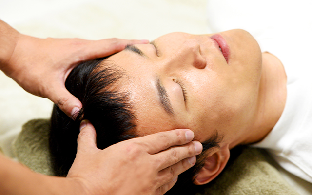 抜け毛を抑えるために頭皮環境を整えることが大切です。